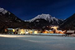 Mayrhofen im Zillertal mit Blick zum Hintertuxer Gletscher